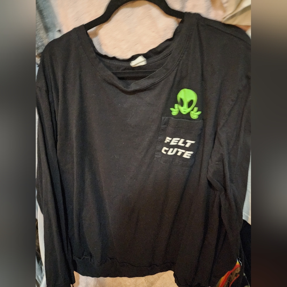 Electric pink 2x black alien shirt